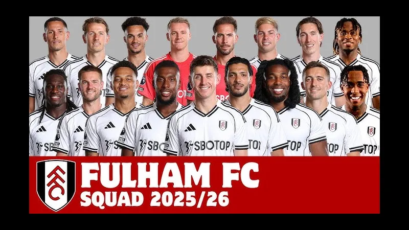 Cầu thủ Fulham Utd và Cumberland Utd tranh chấp bóng trên sân Cầu thủ Fulham Utd và Cumberland Utd tranh chấp bóng trên sân